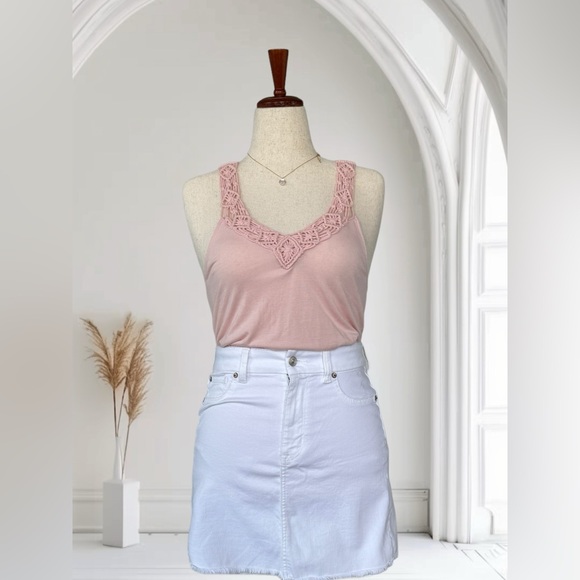 American Eagle Crochet Neck Tank Top with Fringe Details in the back - Picture 4 of 4